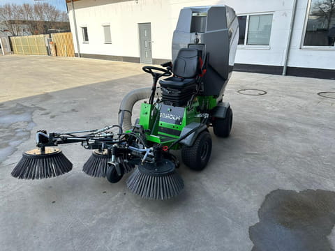 Kehrmaschine mit Tellerbesen für die maschinelle Flächenreinigung