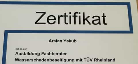 Zertifikat: Arslan Yakub, Fachberater Wasserschadenbeseitigung mit TÜV Rheinland